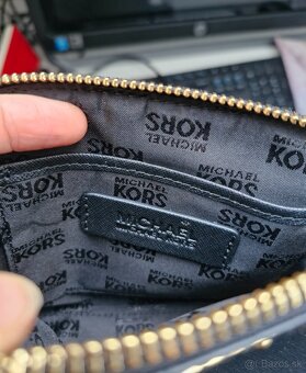 NOVA Michael Kors monogram cierno zlata kabelka, kozmeticka - 12