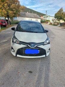 Toyota yaris hybrid - 12