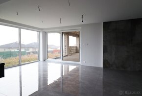 Novostavba - Rodinný dom s úžit. plochou 300m2, obec Nemešan - 12