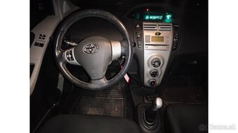 Predám Toyotu YARIS VVT-I, benzín, 1298cm3, 64 kW - 12