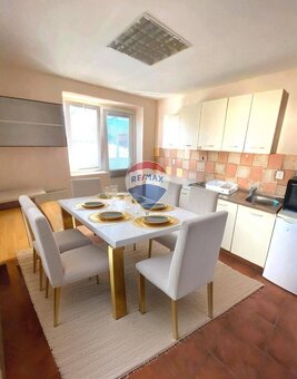 Apartmánový dom, 4 x byty + 3 garzónky, 359m2, zrekonštruova - 12