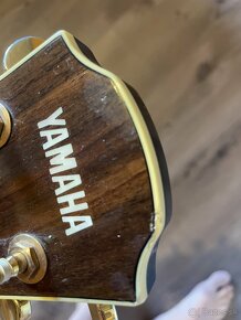 Elektro-akustická gitara Yamaha APX 900 s príslušenstvom - 12