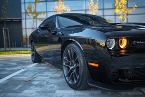 Dodge Challenger R/T 6.4 Scat Pack - 12