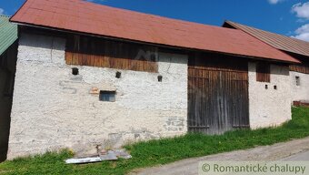 Jedna z posledných  Zachovalá drevenica s pekným pozemk - 12