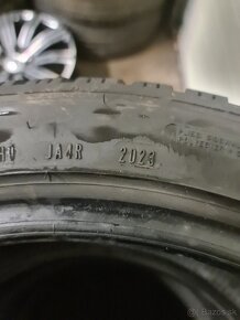 ZIMNE PNEU 235/45 R18 DUNLOP - 12