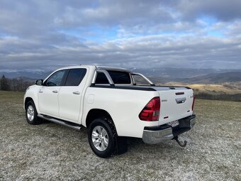 Toyota Hilux 2,4 - 12