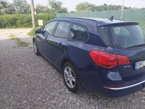 Opel Astra Sport Tourer - 12