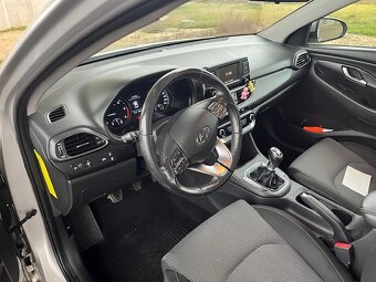 Hyundai i30 kombi comfort plus 1,6 crdi 85 kw, r.3/2019 - 12