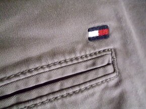 Tommy Hilfiger pánske chino nohavice s elastan. L 36/34 - 12