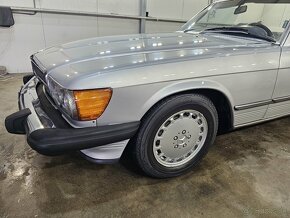 Mercedes Benz 560SL - 12