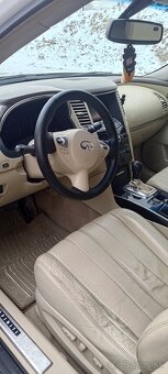 Infiniti FX 35 - 12