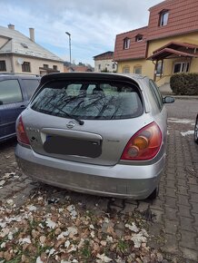 Nissan almera N16 hatchback - 12