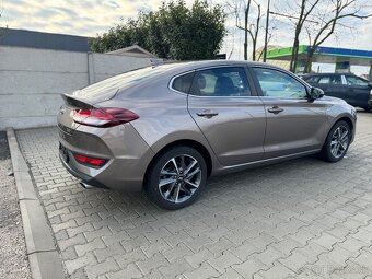 Hyundai i30 Fastback 1.5 T-GDi mHEV iMT Family 44500km - 12