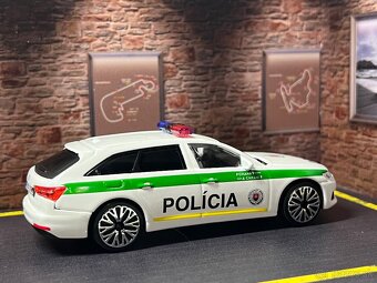 Audi A6 Avant Polícia SR 1:43 - tónované sklá, EVČ vozidla - 12