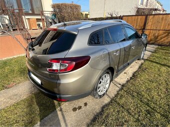 Renault Mégane III Grandtour 1.5 dCi - 12