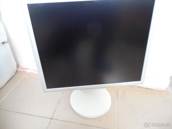 19"lcd NEC 17"lcd AOC so zabudovanymi repro a HP za 15e ku - 12