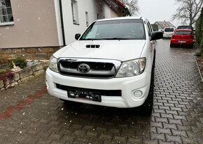 Toyota Hilux 2,5TD Doble-Cab Webasto 4x4 nafta manuál 106 kw - 12