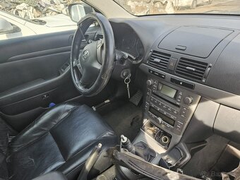 TOYOTA AVENSIS T25 2.2 130KW - 12