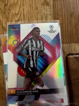 TOPPS FINEST ZBERATEĽSKÉ FUTBALOVÉ KARTY KARTIČKY - 12