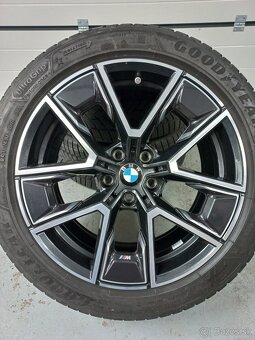 BMW 4 G26 i4 zimní sada M858 Goodyear 245/45 R18 TOP stav - 12