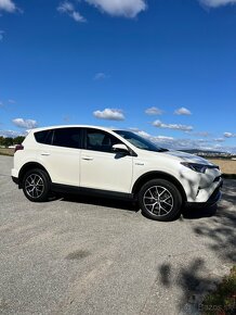 Na predaj v top stave Toyota RAV4 hybrid r.2018 - 12