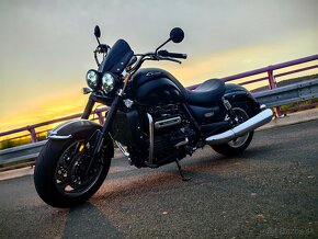 TRIUMPH ROCKET III -MATT PHANTOM BLACK-SLOVENSKA-1 MAJITEL - 12