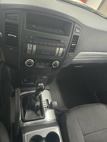 Mitsubishi Pajero 2012 - 12