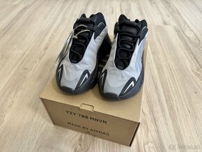 Adidas Yeezy 700 MNVN Metallic veľ. 36 2/3 - 12