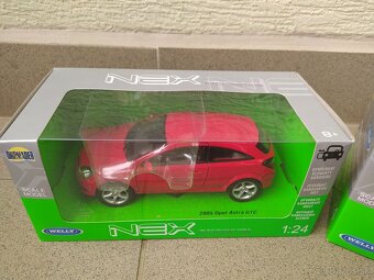 Predám tento nový  Kovový model Opel Astra GTC 2005 v mierke - 12