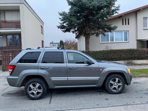 Jeep Grand Cherokee - 12