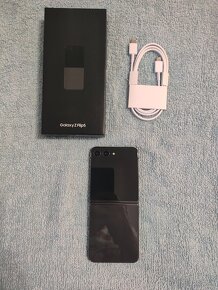 Samsung Galaxy Z Flip 5 512GB,8GB RAM - 12