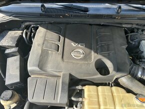 Nissan Pathfinder 3,0D   V6 - 12