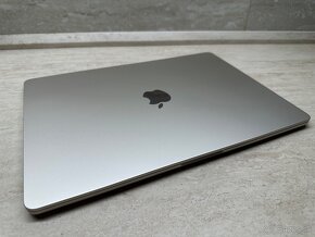 MacBook Air 15 (2024) M3 16 GB / 256 GB, záruka: 8.12.2025 - 12