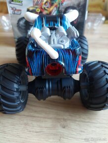 RC Monster Truck iBlivers 1:16 s dymovým efektom - 12