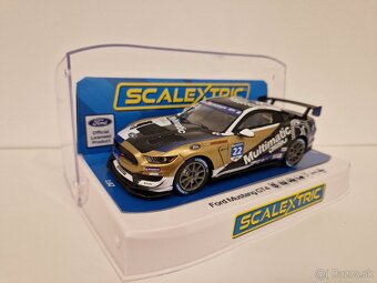 Scalextric autíčka na autodráhu (1:32) - 12