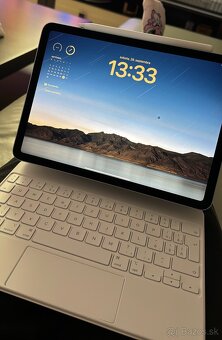 Apple iPad 11-inch Air (M2) - 12