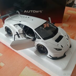 1:18 Autoart Civilne modely - 12