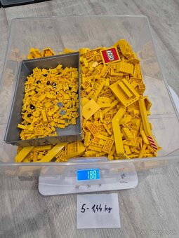 LEGO MIX 33kg + 10320 + 21322 (2x) - 12