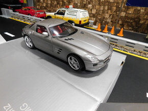 model auta Mercedes  SLS AMG / SL 500 1:18 - 12