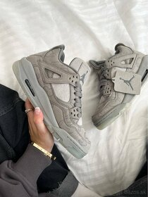 Air Jordan 4 Retro Grey "KAWS" PREMIUM - 12