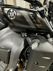 Yamaha MT-10 Čierna akcia - 12