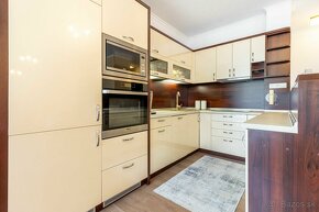 NA PREDAJ MODERNÝ 2 IZBOVÝ BYT S VÝHĽADOM NA LES | 71m² + 15 - 12