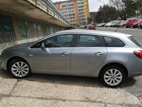 Opel Astra ST 1.4 Turbo 140k Cosmo - 12