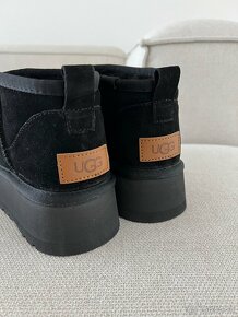 Ugg platform mini dámske čizmy čierné - 12