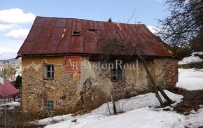 Na predaj: starý banícky dom na pozemku 1218 m2 v centre B.  - 12