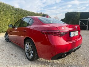 Alfa Romeo Giulia 2.2 Diesel 210 AT AWD Veloce - 12