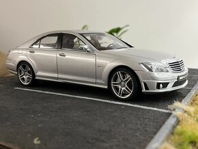 1:18 Mercedes-Benz S63 AMG (W221) - AUTOart Millenium - 12