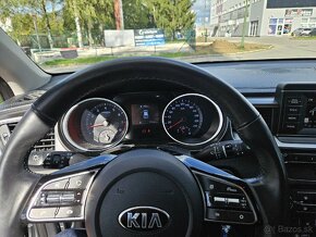 Kia Ceed - 12