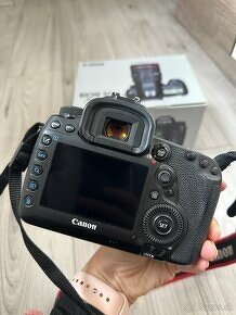 Canon 5D Mark IV - 12