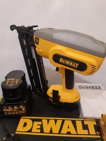 Klincovačka Dewalt+2ks bateria - 12